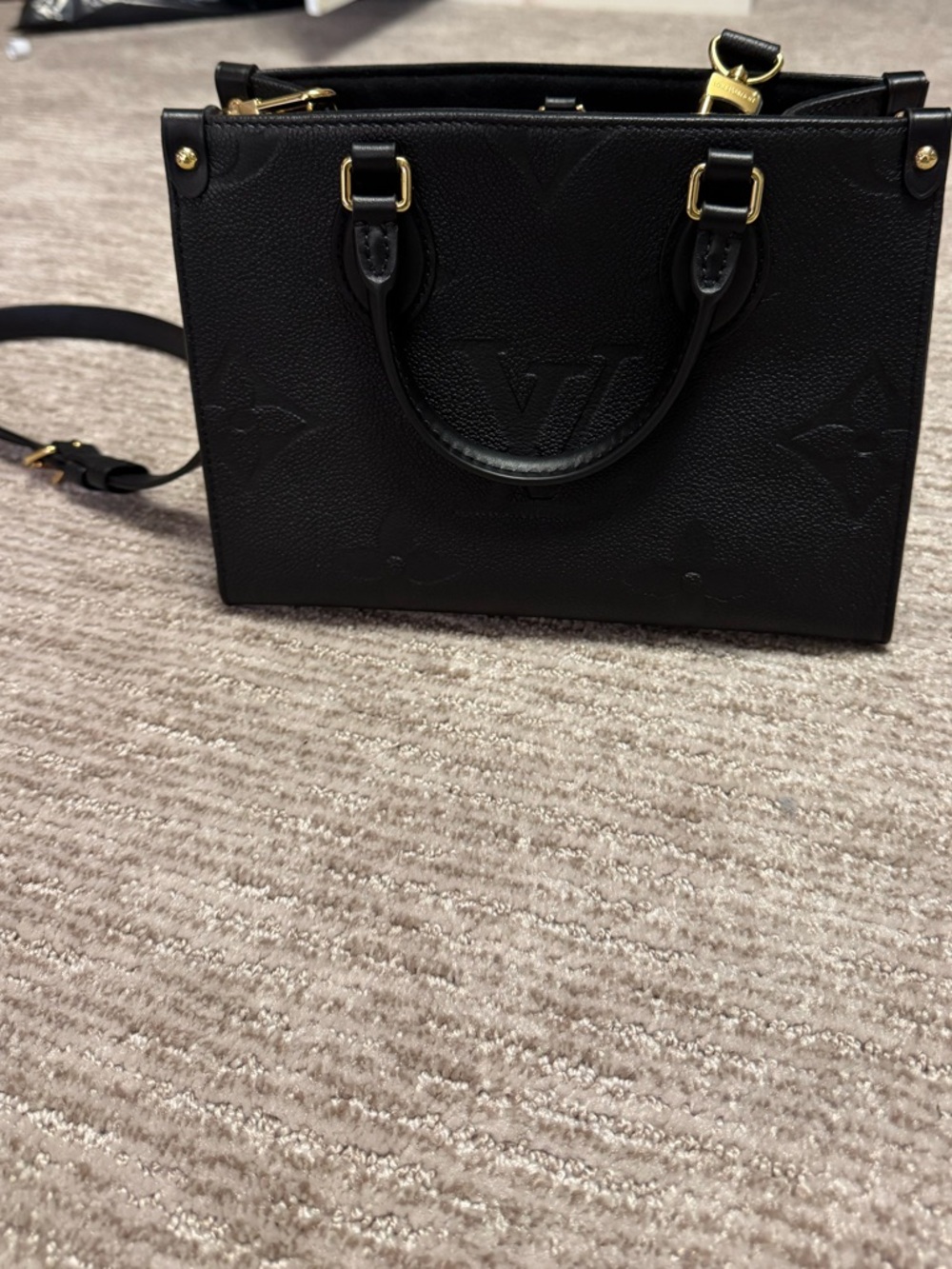 LV AUTHENTIC!! ONTHEGO PM Bag!!